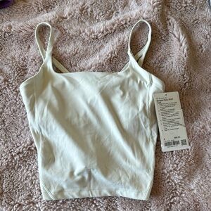 Strappy align material tank